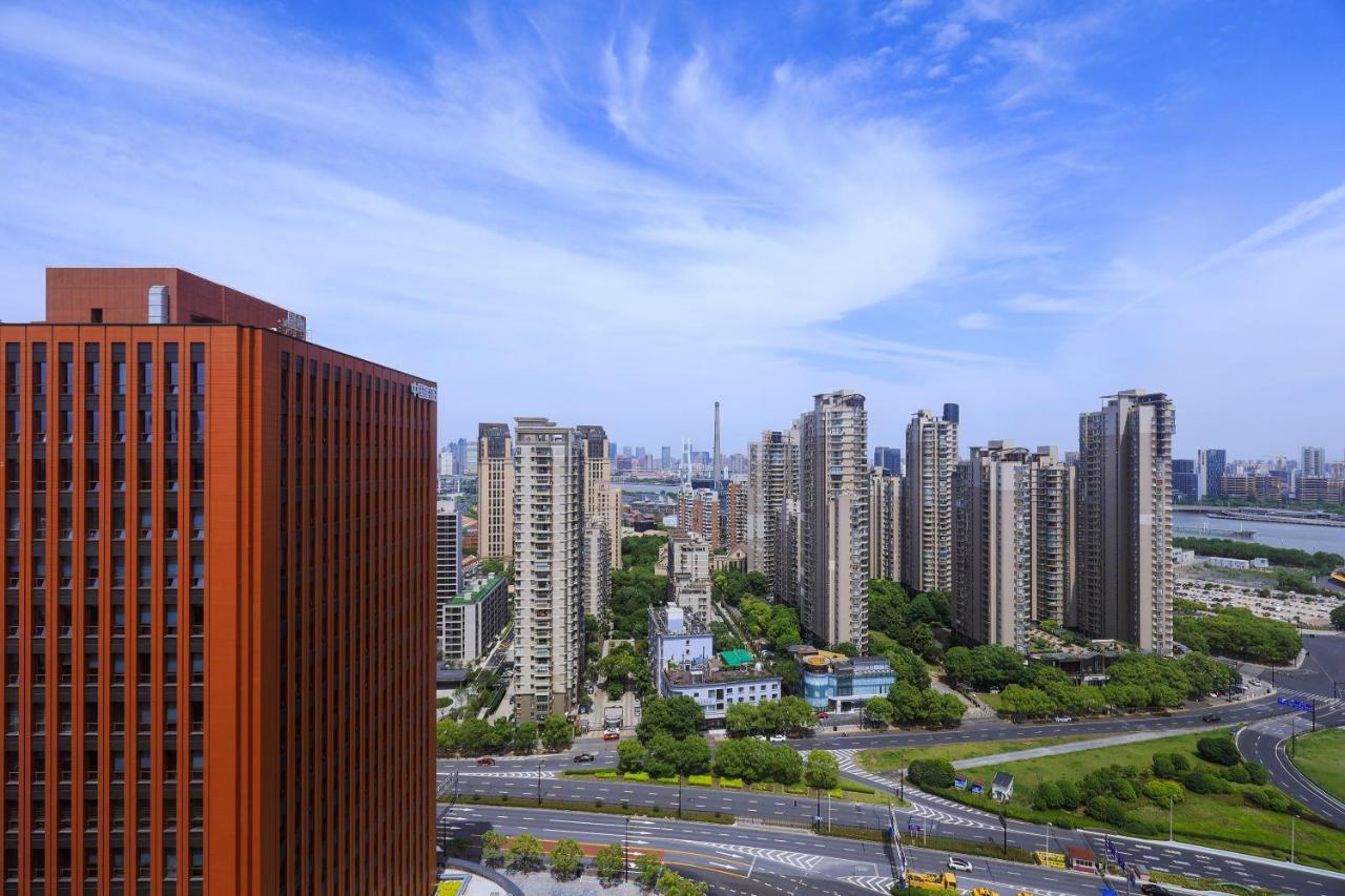 Warm Four Bedroom Apartment With Huangpu River View Shanghai Bagian luar foto